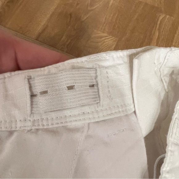 Ralph Lauren Boys White Cargo Shorts Size 5 - Picture 5 of 6